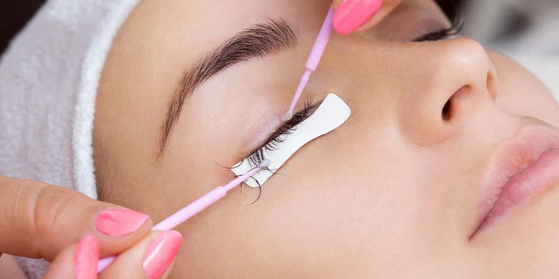 Eyelash Extension Removal: Expert Tips to Keep Your Natural Lashes Healthy 11 eyelash extension removal