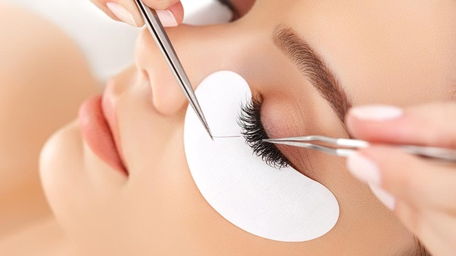The Ultimate Guide to Eyelash Extension Maintenance: Tips for Long-Lasting, Healthy Lashes 9 eyelash extension maintenance