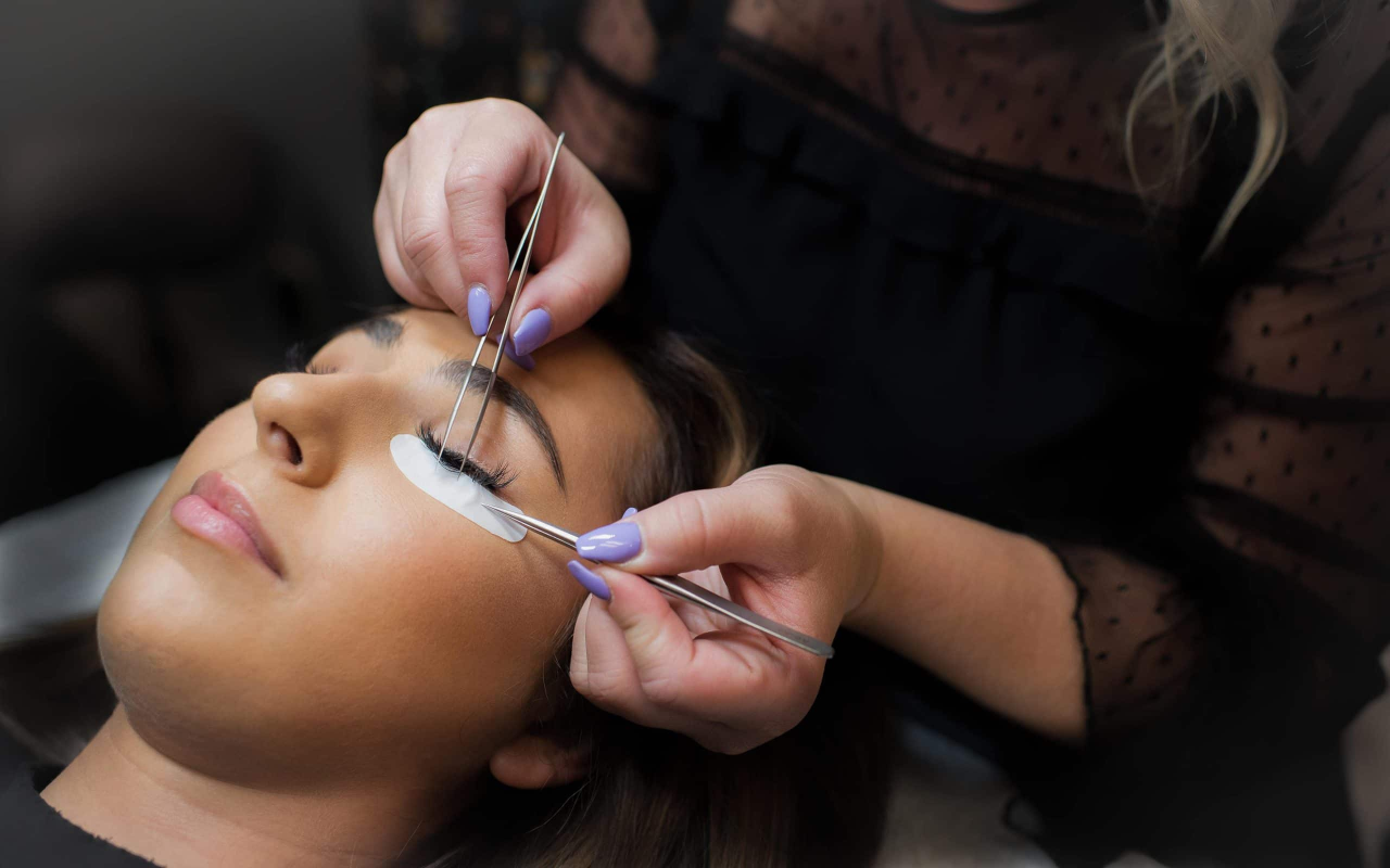 Eyelash Extension Training – Everything You Need to Know Before Getting Certified 12 Eyelash Extension Training